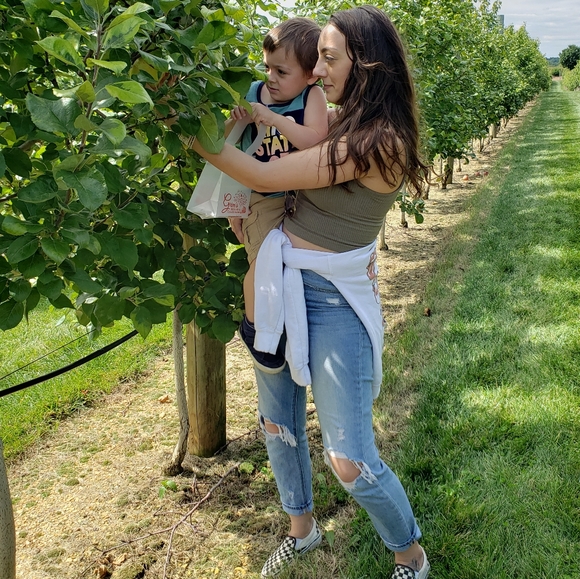 Meet your Posher, Breeanne - Picture 2 of 2